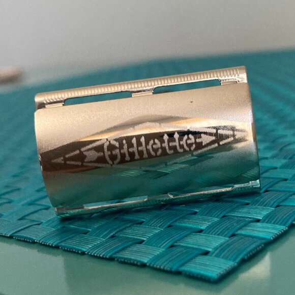 Gillette Tech Razor Vintage with Blue Blades NOS - Picture 9 of 15